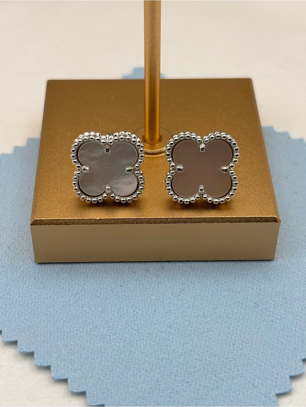 18k White Gold Plated 15mm Mother-of-Pearl Clover Stud Earrings